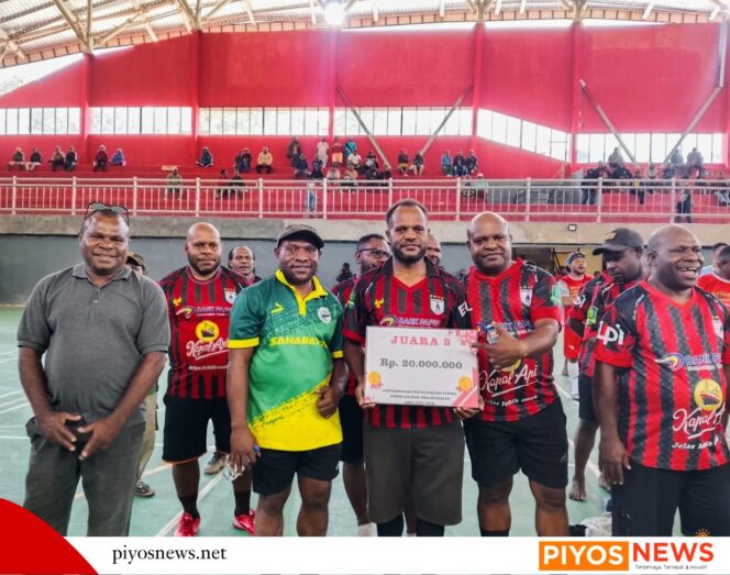 
					Ikatan Keluarga Sahabat 06 Papua Tengah Apresiasi Pertandingan Futsal Antar Alumni Yang Digelar Bupati Paniai 