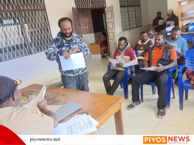 
					Dampingi KDKMP di 24 Distrik, Diskop dan UMKM Kabupaten Paniai Serahkan SK Kontrak Business Assistant (BA) 