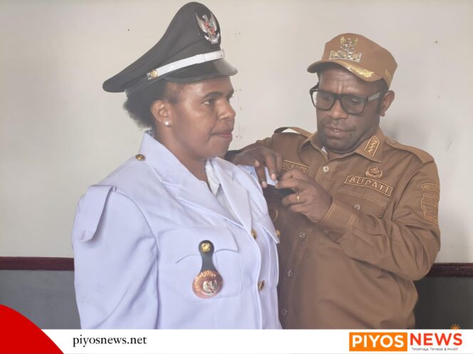 
					Bupati Lantik Perempuan Pertama Deiyai Jadi Pj Kepala Kampung Wagomani 