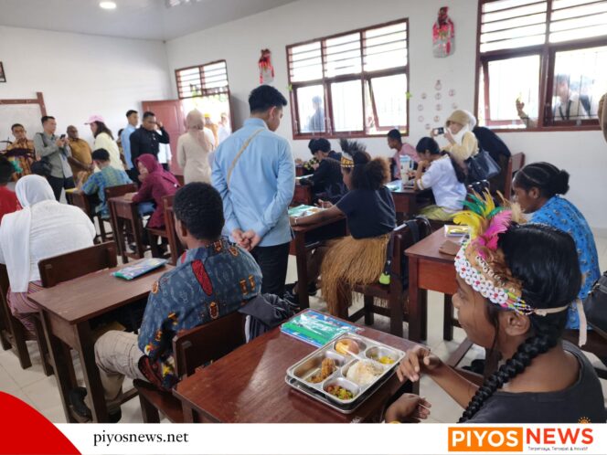 
					Pastikan Pemenuhan Gizi Siswa Berjalan Baik, Wapres Gibran Tinjau Program MBG di SMAN 4 Mimika