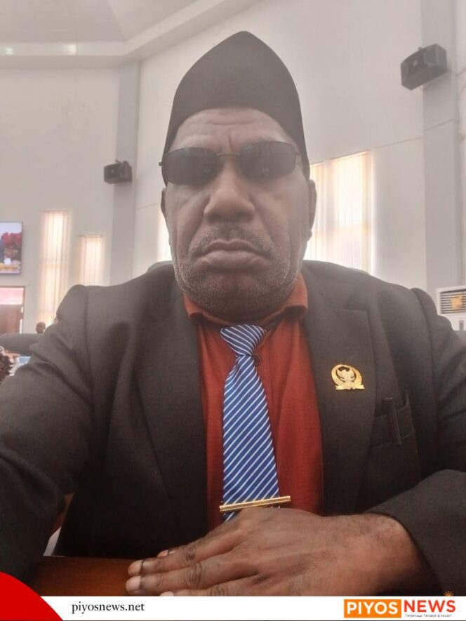 
					Wakil Ketua Komisi I DPR Papua Tengah Minta Legislator Segera Tangani Konflik Kwamki Lama