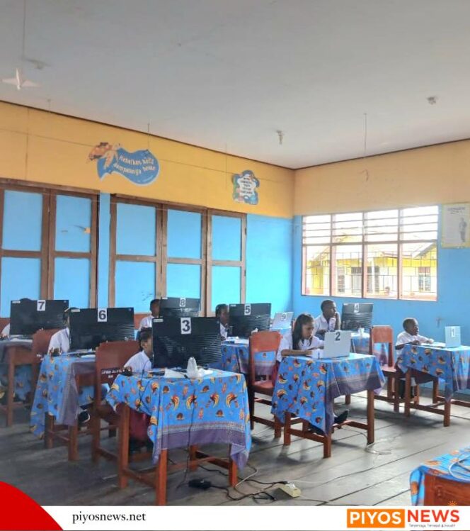 
					Perjuangan di Tengah Keterbatasan: Listrik dan Internet Tak Stabil, Siswa SD Negeri Amamapare Tetap Ikuti TKA