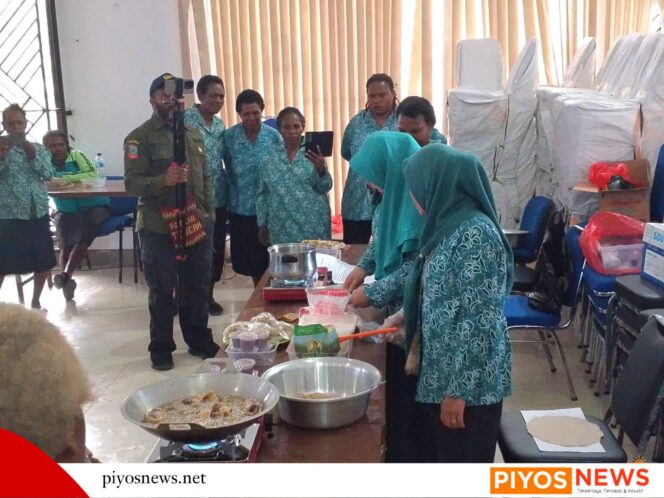 
					Perkuat Perekonomian Keluarga, TP- PKK Paniai Mengadakan Pelatihan Pengolahan Makanan Berbahan Baku Lokal 