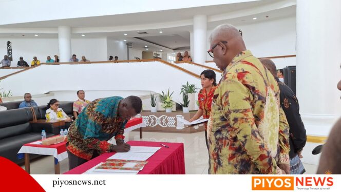 
					Sertijab Kepala Distrik, Bupati Johannes Rettob: Jangan Jadi “Pejabat Agustusan”