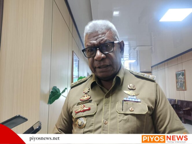 
					Johannes Rettob Tegaskan Kepala Kampung di Mimika Tetap Bekerja Meski Dievaluasi