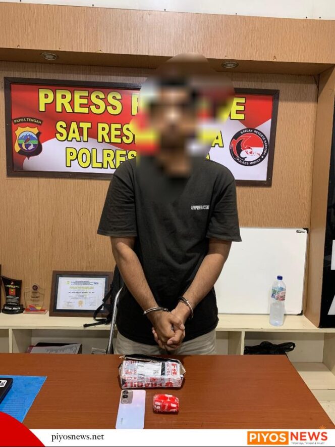 
					Ambil Paket di Jasa Pengiriman, Security di Timika Ditangkap Polisi karena Tembakau Sintetis