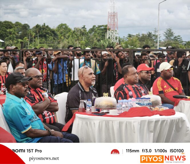 
					Peluk Erat Persipura, Gubernur Papua Tengah Akan Undang Seluruh Pemain ke Nabire