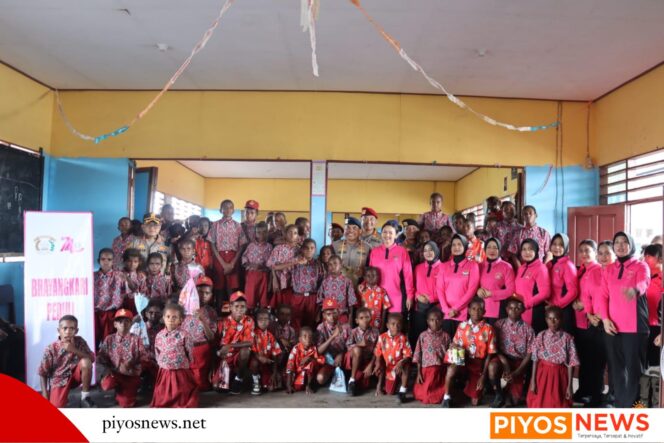 
					Peduli Warga Pesisir, Kapolda Papua Tengah Turunkan Tim Medis dan Bantuan ke Pulau Karaka