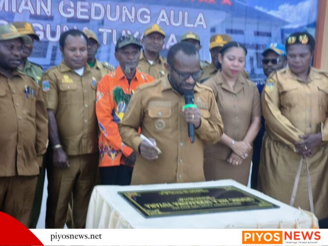 
					Bupati Melkianus Mote Resmikan Aula Tuyana, Ikon Baru Kabupaten Deiyai