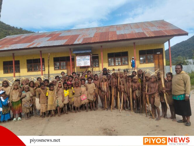 
					UAS Seni Budaya, Siswa SD YPPK St. Yoseph Widimei Tampilkan Kearifan Lokal