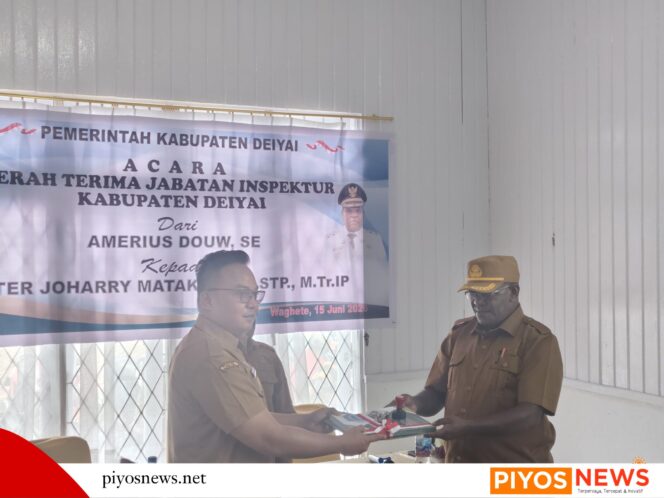 
					Serah Terima Jabatan Inspektorat Deiyai, Amerius Douw Titip Pesan Dukung Kepemimpinan Baru