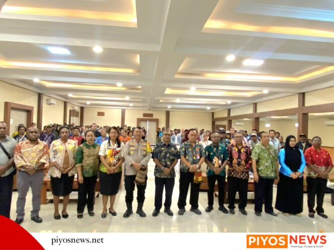 
					Perkuat Tata Kelola Pemerintahan, Distrik Miru Sosialisasikan Aturan kepada Ketua RT