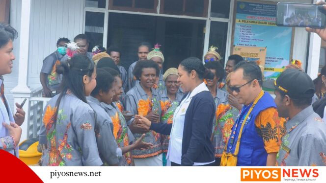 
					Dinkes Deiyai Fokus Akreditasi 10 Puskesmas untuk Tingkatkan Pelayanan Kesehatan
