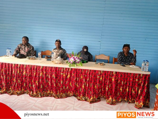 
					Perkuat Persatuan Masyarakat Tota Mapiha, Tim Perumus Mubeslub Gelar Pertemuan di Distrik Uwapa