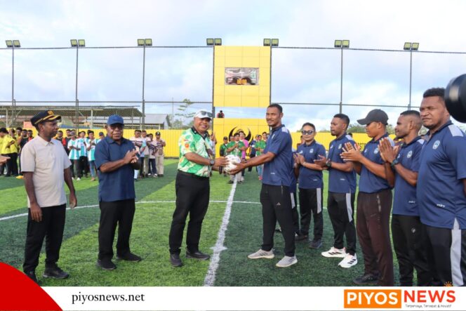 
					Buka Mini Soccer Kapolda Cup IV, Wabup Emanuel Kemong Berharap Dari Turnamen Ini Lahir Atlet-Atlet yang Harumkan Nama Mimika
