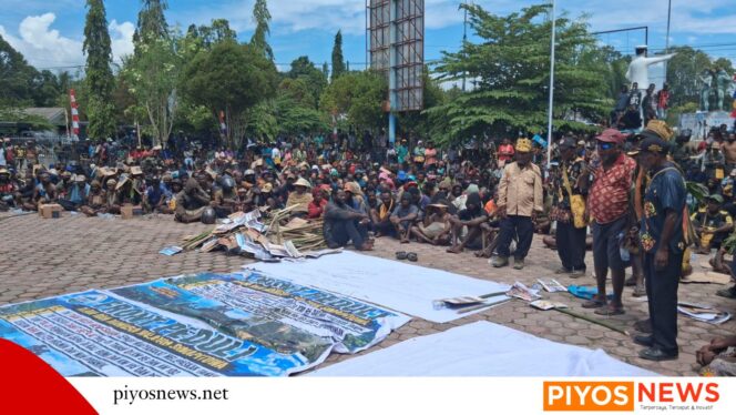 
					“SIMAPITOWA Bukan Tanah Kosong”, Sekitar 1.000 Massa Long March ke DPR Papua Tengah