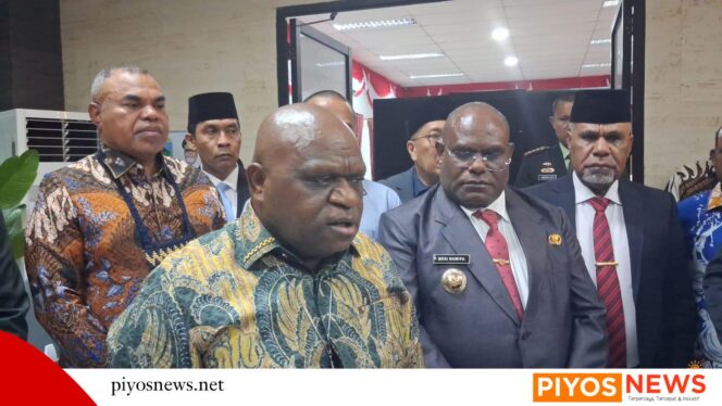 
					Menteri HAM Natalius Pigai Bahas Keamanan, Pengungsi dan Persiapan Kejaksaan Tinggi di Papua Tengah