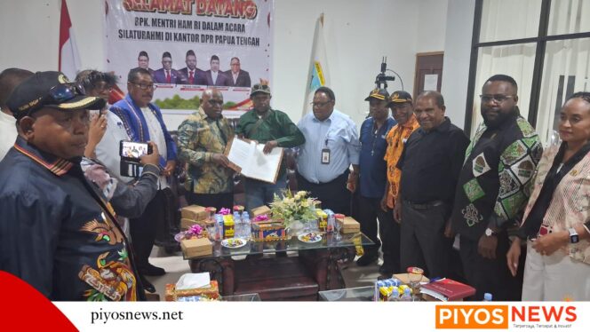 
					Musa Boma Serahkan Pernyataan Sikap Rakyat SIMAPITOWA kepada Menteri HAM