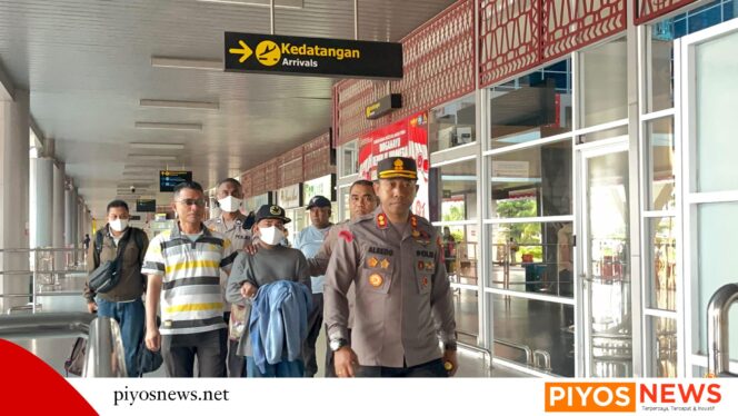 
					Kabur ke Makassar, Terduga Pelaku Pembunuhan di Kawasan KM10 Tiba di Timika 