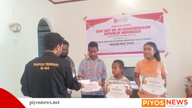 
					Wilhelmus Pigai Serahkan Hadiah Quiz HUT ke-81 RI untuk Pelajar hingga Mahasiswa