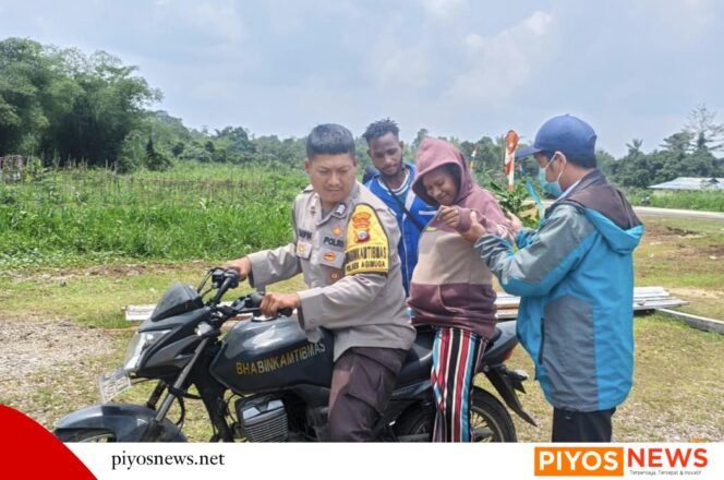 
					Sigap di Tengah Keterbatasan, Polisi Evakuasi Ibu Hamil dengan Motor Dinas
