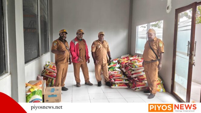 
					Kemarau Panjang Tekan Pangan Warga Jila, Pemkab Mimika Salurkan 1,3 Ton Beras