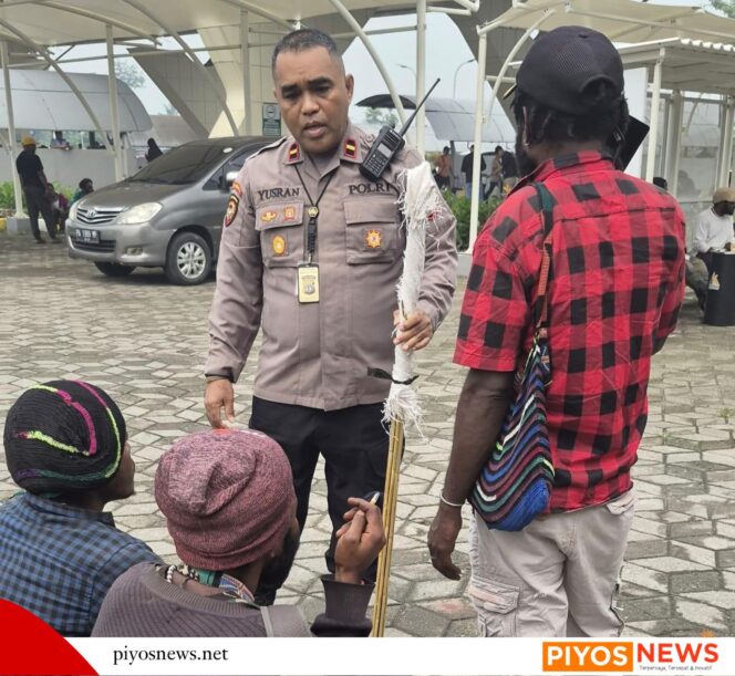 
					Pemeriksaan Barang Bawaan di Bandara Timika, Polisi Amankan 20 Anak Panah