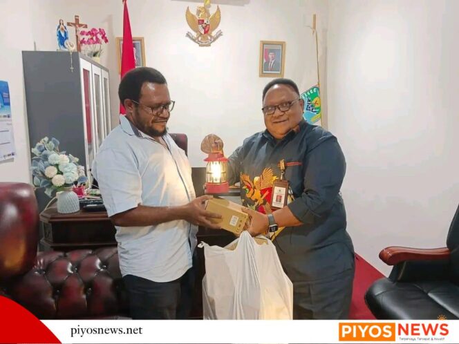 
					Ko’SaPa Apresiasi John N.R. Gobai atas Bantuan Lampu Baca untuk Lapak Literasi di Nabire