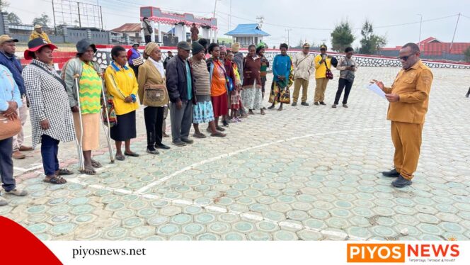 
					Bupati Deiyai Serahkan Bantuan kepada 24 Kelompok Sanggar dan Pengrajin