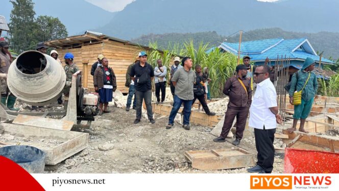 
					Bupati Deiyai Pantau Pembangunan Asrama SMPTK YPPGI Gakokebo