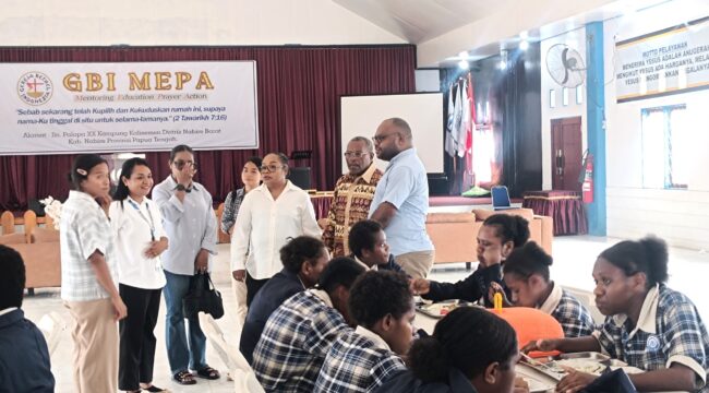 Suasana saat Anggota DPD RI, Wilhelmus Pigai berama Staf Ahli Laurens Ikinia Kunjungi  MEPA Boarding School. Selasa, 13 Oktober 2026, di Nabire, Papua Tengah.